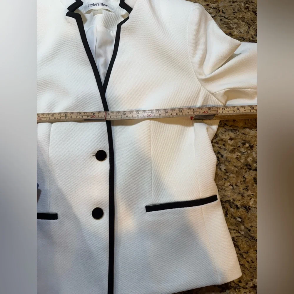 Calvin Klein women’s white 2 button long sleeve blazer black trim sz 4. No flaws - Picture 5 of 7